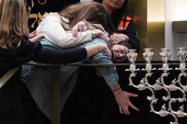 Family react at the coffin of Rabbi Eli Schlanger, a victim in the Bondi Beach mass shooting, during his funeral at a synagogue in Bondi, Sydney, Australia on December 17, 2025. (Photo by Mark Baker / POOL / AFP)