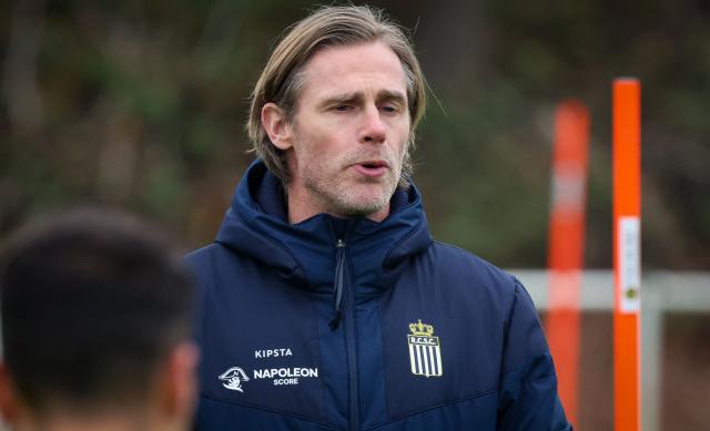 Charleroi's interim Belgian head coach Hans Cornelis gestures during a training session of the Belgian Pro League football team Sporting Charleroi in Charleroi on December 17, 2025. (Photo by VIRGINIE LEFOUR / Belga / AFP) / Belgium OUT