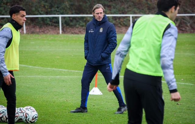 Charleroi's interim Belgian head coach Hans Cornelis looks on during a training session of the Belgian Pro League football team Sporting Charleroi in Charleroi on December 17, 2025. (Photo by VIRGINIE LEFOUR / Belga / AFP) / Belgium OUT