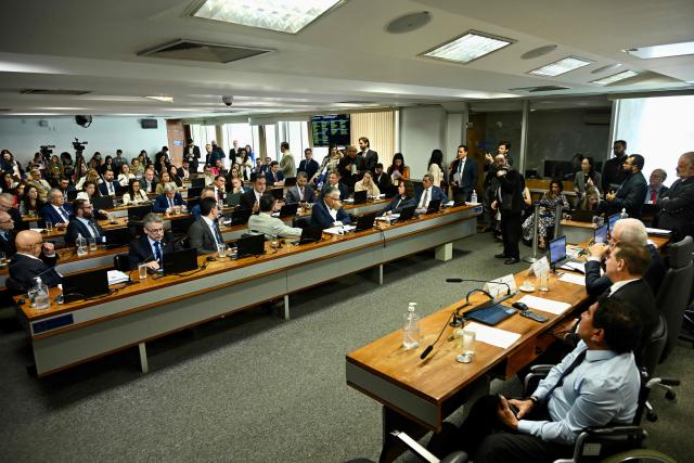 General view of the Senate Constitution and Justice Committee discussing the bill that reduces the sentences of those convicted of attempted coup d'etat in Brasilia, on December 17, 2025. Brazil's Senate is debating a bill passed by the lower house of Congress that could slash the jail term of former president Jair Bolsonaro, a move that sparked nationwide protests over the weekend. (Photo by Evaristo Sa / AFP)