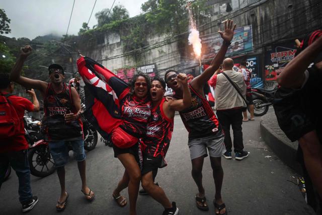 Flamengo supporters react while watching the final match of the 2025 FIFA Intercontinental Cup between Paris Saint-Germain and Flamengo at Rocinha favela in Rio de Janeiro, Brazil on December 17, 2025. (Photo by MAURO PIMENTEL / AFP)