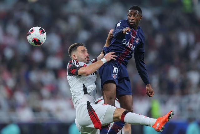 CR?Flamengo’s Brazilian defender #3 Leo?Ortiz (L) and Paris Saint-Germain's French forward #10 Ousmane Dembele fight for the ball during the 2025 FIFA Intercontinental Cup final football match between Paris Saint-Germain (PSG) and CR Flamengo at the Ahmad bin Ali Stadium in Al-Rayyan on the outskirts of Doha on December 17, 2025. (Photo by Karim JAAFAR / AFP)