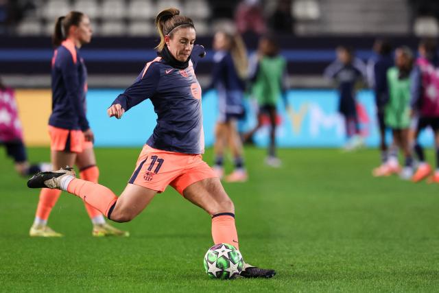 Barcelona's Spanish midfielder #11 Alexia Putellas kicks the ball as she warms up ahead of the UEFA Champions League group-stage football match between Paris FC and FC Barcelona at the Stade Jean-Bouin, in Paris, on december 17, 2025. (Photo by FRANCK FIFE / AFP)