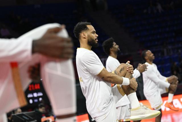 AS Monaco's French guard #00 Elie Okobo and teammates warm up prior the Euroleague basketball match between Baskonia Vitoria-Gasteiz and Monaco at Buesa Arena in Vitoria, on December 17, 2025. (Photo by ANDER GILLENEA / AFP)