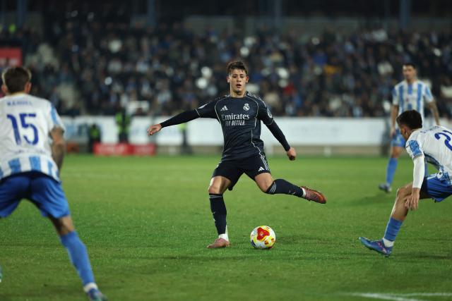 Real Madrid's Turkish midfielder #15 Arda Guler kicks the ball during the Spanish Copa del Rey (King's Cup) round of 32 second leg football match between Talavera CF and Real Madrid CF at El Prado Municipal Stadium in Talavera de la Reina on December 17, 2025. (Photo by Thomas COEX / AFP)