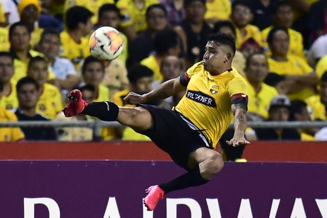 (FILES) Ecuador's Barcelona player Mario Pineida controls the ball during their Copa Libertadores football match at Monumental stadium in Guayaquil, Ecuador on February 19, 2020. Ecuadorian footballer Mario Pineida was killed in an attack in the port city of Guayaquil on December 17, 2025, a hotspot for violence in the country due to drug trafficking, according to his club Ecuador's Barcelona. (Photo by RODRIGO BUENDIA / AFP)