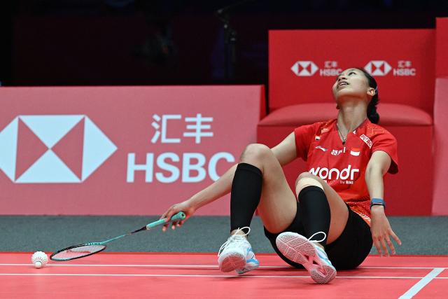 Indonesia’s Putri Kusuma Wardani reacts during her women's singles match against Japan’s Akane Yamaguchi at the BWF Badminton World Tour Finals at the Hangzhou Olympic Sports Centre Gymnasium in Hangzhou, in eastern China's Zhejiang province on December 18, 2025. (Photo by Jade Gao / AFP)