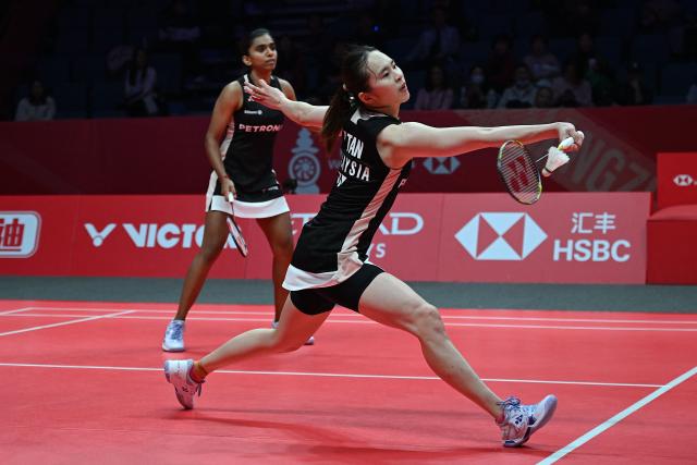 Malaysia’s Pearly Tan (R) and Thinaah Muralitharan play a point during their women's doubles match against Japan’s Rin Iwanaga and Kie Nakanishi at the BWF Badminton World Tour Finals at the Hangzhou Olympic Sports Centre Gymnasium in Hangzhou, in eastern China's Zhejiang province on December 18, 2025. (Photo by Jade Gao / AFP)