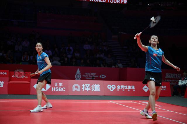Japan’s Rin Iwanaga (R) and Kie Nakanishi play a point during their women's doubles match against Malaysia’s Pearly Tan and Thinaah Muralitharan at the BWF Badminton World Tour Finals at the Hangzhou Olympic Sports Centre Gymnasium in Hangzhou, in eastern China's Zhejiang province on December 18, 2025. (Photo by Jade Gao / AFP)
