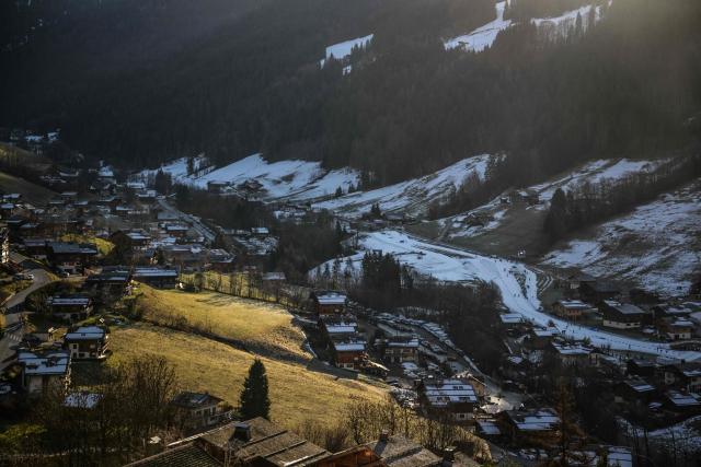 A photo shows slopes lacking snow during the IBU Biathlon World Cup in Le Grand Bornand near Annecy, southeastern France, on December 18, 2025. (Photo by OLIVIER CHASSIGNOLE / AFP)