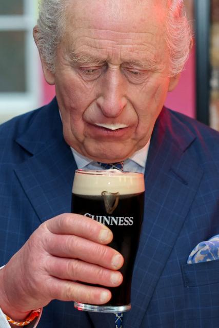 Britain's King Charles III tastes a pint of Guinness during his visit to officially open the Guinness Open Gate Brewery London on December 18, 2025. The Guinness Open Gate Brewery, a Ј73 million investment, contains a microbrewery, visitor experience, restaurants, shops, and events space, and will serve as the UK southern hub for Diageo’s award-winning Learning for Life programme. (Photo by Chris Jackson / POOL / AFP)