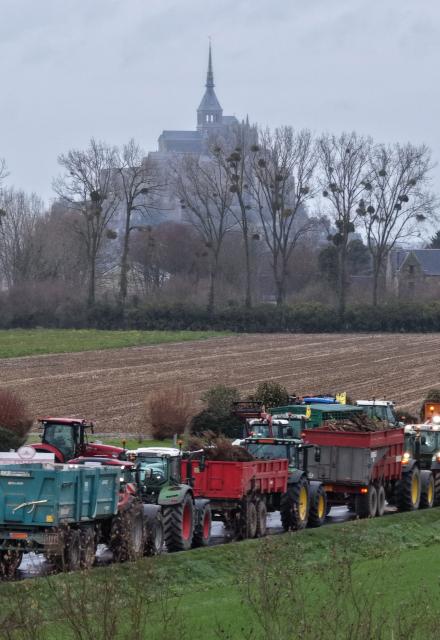 This aerial view shows Coordination Rurale's tractors during a demonstration close to the Mont-Saint-Michel, northwestern France on December 18, 2025. The main farming unions will be received on December 19, 2025 by French Prime Minister, who oversaw the latest announcements on managing the lumpy skin disease (LSD) "dermatose nodulaire contagieuse" outbreak, which sparked the resurgence of farmers’ anger fueled by the EU-Mercosur agreement. (Photo by Damien MEYER / AFP)