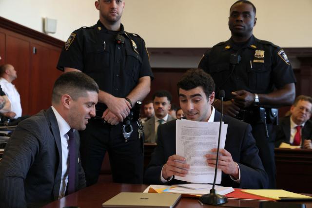 Luigi Mangione (R) confers with his attorney, Jacob Kaplan, as he appears in Manhattan Supreme Court during an evidence suppression hearing in the murder case of United Healthcare CEO Brian Thompson, in New York, on December 18, 2025. (Photo by Luiz C. RIBEIRO / POOL / AFP)