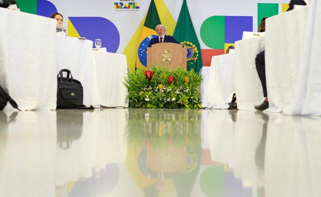Brazil's President Luiz Inacio Lula da Silva speaks during a breakfast with accredited journalists at the Presidential Palace in Brasilia on December 18, 2025. (Photo by Sergio Lima / AFP)