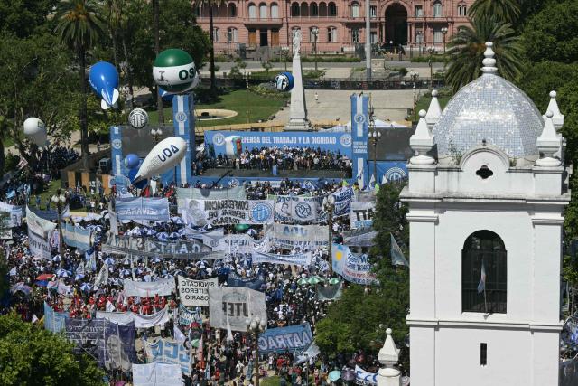 This view shows a protest organized by Argentine unions at Plaza de Mayo in Buenos Aires on December 18, 2025. People protested on December 18, against the labor reform promoted by Argentina’s ultraliberal President Javier Milei, in a demonstration called by the country’s main labor union. It was the first protest against the initiative, held outside the government palace in Buenos Aires. (Photo by Juan Mabromata / AFP)