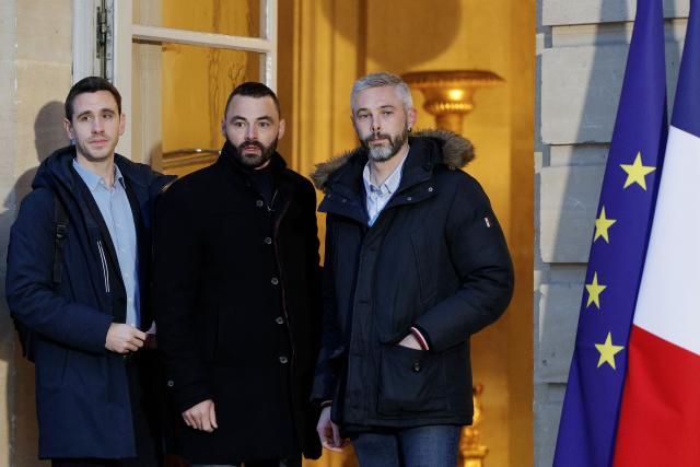 French agricultural union 'Jeunes agriculteurs' (JA) president Pierrick Horel (C) and his delegation arrive at the Hotel Matignon for a meeting with French Prime Minister, in Paris on December 19, 2025. The main farming unions are received on December 19, 2025 by French Prime Minister, who oversaw the latest announcements on managing the lumpy skin disease (LSD) "dermatose nodulaire contagieuse" outbreak, which sparked the resurgence of farmers anger fueled by the EU-Mercosur agreement. (Photo by GEOFFROY VAN DER HASSELT / AFP)