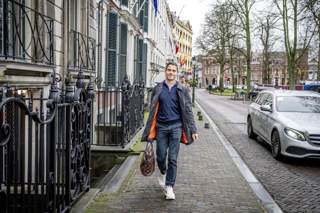 Dutch election winner and D66 party leader Rob Jetten arrives at Huis Huguetan for a meeting on the formation of a coalition government, in The Hague on December 19, 2025. (Photo by Robin Utrecht / ANP / AFP) / Netherlands OUT