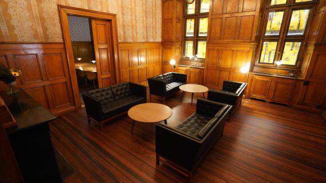 The reopened "Tietgen’s Office" at Copenhagen's Old Stock Exchange "Boersen" building is pictured as reconstruction work is partly finished after the 2024 fire, in Copenhagen, Denmark, on December 18, 2025. Twenty months after a devastating fire, parts of Copenhagen’s 16th-century Old Stock Exchange have reopened to visitors on December 19, 2025. The historic former stock exchange building Boersen was severely damaged by a fire on April 16, 2024. (Photo by James BROOKS / AFP)