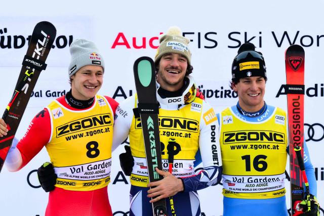 (From L) Switzerland's second placed Marco Odermatt, Czech Republic's winner Jan Zabystran, Italy's third placed Giovanni Franzoni, pose on the podium of the FIS Alpine Skiing men's World Cup Super G in Val Gardena on December 19, 2025. (Photo by Stefano RELLANDINI / AFP)