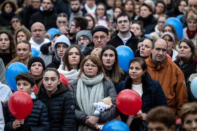 Mourners gather for a silent march in tribute to two children who died in the explosion of a residential building, in Trevoux, central-eastern France, on December 19, 2025. The explosion that killed two children aged 3 and 5 on December 15 in a residential building in Trevoux, was caused by a woman who committed suicide by turning on the gas in a neighbouring flat. (Photo by ARNAUD FINISTRE / AFP)