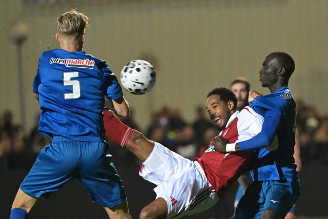 Brest’s French forward #09 Remy Labeau-Lascary  (C) shoots and scores a goal  during the French Cup round of 64 football match between Avranches and Brest at Rene Fenouilere stadium in Avranches, on December 19, 2025. (Photo by DAMIEN MEYER / AFP)