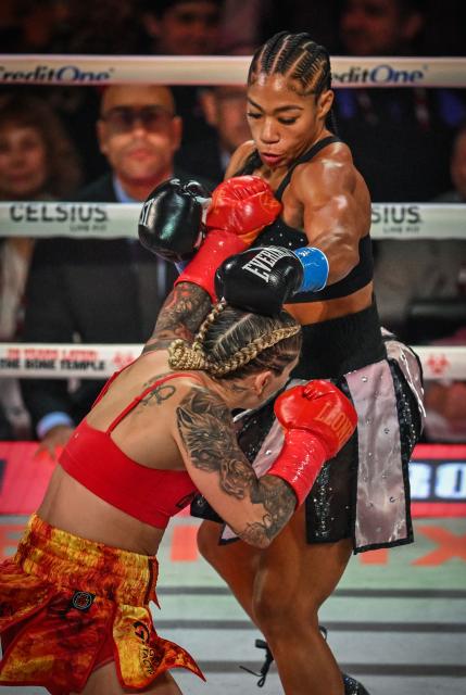 US boxer Alycia Baumgardner (R) fights Canadian boxer Leila Beaudoin in their unified super-featherweight world championship bout on the undercard of the Paul–Joshua non?title heavyweight fight at the Kaseya Center in Miami, Florida, on December 19, 2025. (Photo by Giorgio VIERA / AFP)