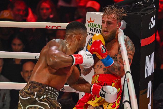 US boxer and influencer Jake Paul (R) and British boxer Anthony Joshua fight in a non-title heavyweight bout at the Kaseya Center in Miami, Florida on December 19, 2025. (Photo by Giorgio VIERA / AFP)