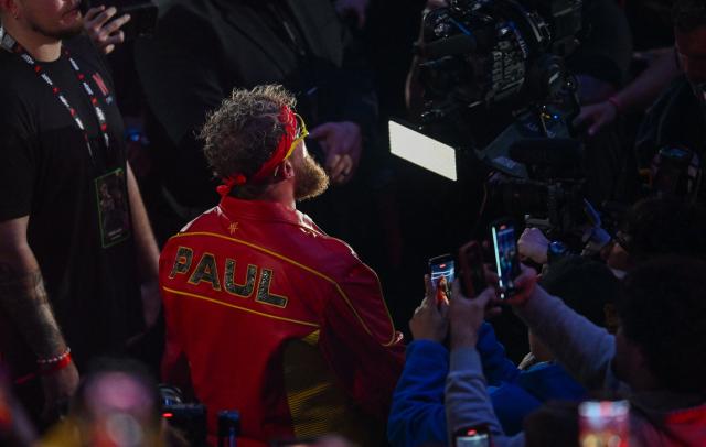 US boxer and influencer Jake Paul arrives for his non-title heavyweight bout against British boxer Anthony Joshua at the Kaseya Center in Miami, Florida on December 19, 2025. (Photo by Giorgio VIERA / AFP)