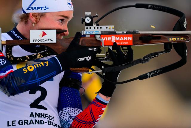 France's Lou Jeanmonnot fires her rifle during the women's 10km pursuit event of the IBU Biathlon World Cup, in Le Grand Bornand, near Annecy, southeastern France, on December 20, 2025. (Photo by Olivier CHASSIGNOLE / AFP)