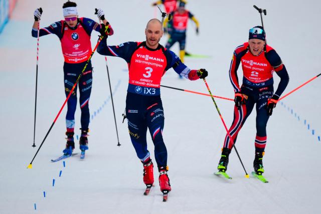 France's Eric Perrot (L), France's Emilien Jacquelin and Norway's Johannes Dale-Skjevdal ski to the finish line during the men's 12,5km pursuit event of the IBU Biathlon World Cup, in Le Grand Bornand, near Annecy, southeastern France, on December 20, 2025. (Photo by Olivier CHASSIGNOLE / AFP)