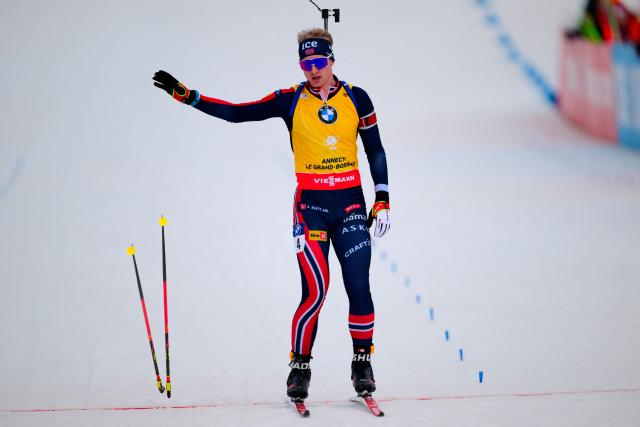 Norway's Johan-Olav Botn celebrates crossing the finish line to win the men's 12,5km pursuit event of the IBU Biathlon World Cup, in Le Grand Bornand, near Annecy, southeastern France, on December 20, 2025. (Photo by Olivier CHASSIGNOLE / AFP)