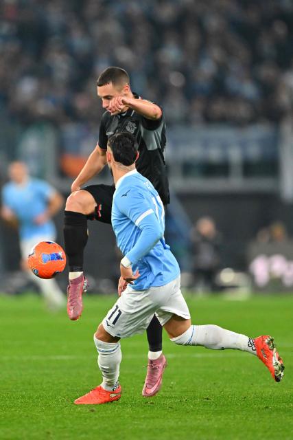 Cremonese's Italian midfielder #24 Filippo Terracciano (CL) controls the ball in front of Lazio's Argentine forward #11 Valentin Castellanos (CR) during the Italian Serie A football match between Lazio and Cremonese at the Olympic Stadium in Rome on December 20, 2025. (Photo by Andreas SOLARO / AFP)