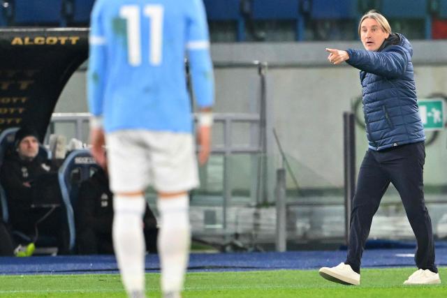 Cremonese's Italian head coach Davide Nicola (R) gestures from the techinal area during the Italian Serie A football match between Lazio and Cremonese at the Olympic Stadium in Rome on December 20, 2025. (Photo by Andreas SOLARO / AFP)