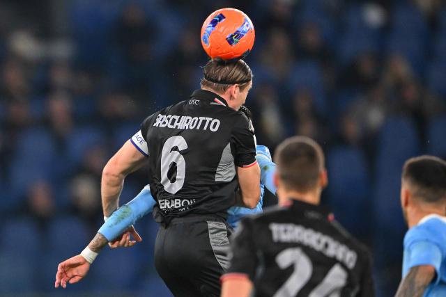 Cremonese's Italian defender #06 Federico Baschirotto (C) heads the ball during the Italian Serie A football match between Lazio and Cremonese at the Olympic Stadium in Rome on December 20, 2025. (Photo by Andreas SOLARO / AFP)