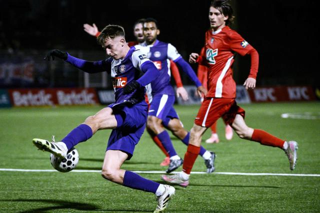 Toulouse’s Slovakian midfielder Mario Sauer (L) controls the ball during the French Cup round of 64 football match between Lyon-La Duchere and Toulouse FC at Balmont stadium in Lyon, central France, on December 20, 2025. (Photo by ARNAUD FINISTRE / AFP)