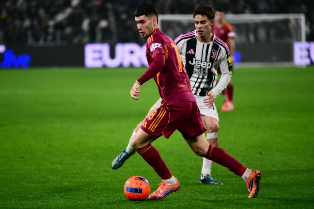 Roma's Argentine forward #18 Matias Soule (L) controls the ball during the Italian Serie A football match between Juventus and AS Roma at the Allianz stadium in Turin, northern Italy, on December 20, 2025. (Photo by MARCO BERTORELLO / AFP)