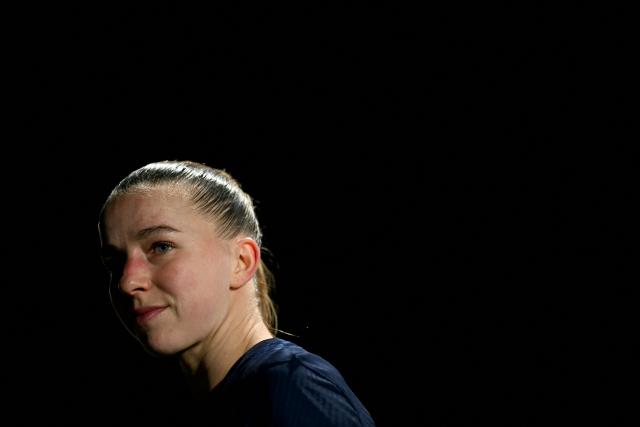 PSG‘s Dutch midfielder #14 Jackie Groenen looks on at the end of the French D1 women's football match between Paris Saint-Germain and Paris FC at Campus Paris Saint-Germain in Poissy, western of Paris on December 20, 2025. (Photo by Julie SEBADELHA / AFP)