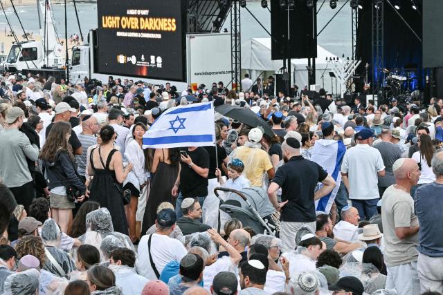 Mourners attend the memorial held for the victims of a shooting at Bondi Beach in Sydney on December 21, 2025. A father and his son are accused of spraying bullets into the family-thronged Hanukkah celebration at Sydney's most famous beach on December 14, allegedly inspired by "Islamic State ideology". (Photo by Saeed KHAN / AFP)