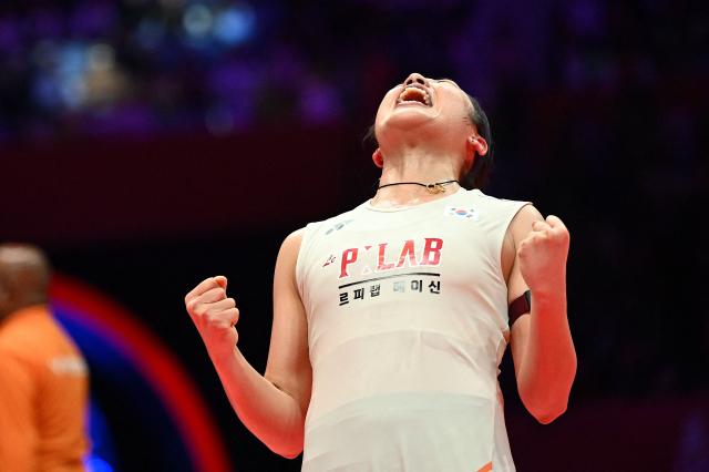 South Korea’s An Se-young celebrates after defeating China’s Wang Zhiyi during their women's singles final match at the BWF Badminton World Tour Finals at the Hangzhou Olympic Sports Centre Gymnasium in Hangzhou, in eastern China's Zhejiang province on December 21, 2025. (Photo by Jade Gao / AFP)
