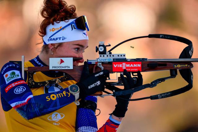 France's Lou Jeanmonnot fires her rifle as she trains during the women's 12,5km mass start event of the IBU Biathlon World Cup, in Le Grand Bornand, near Annecy, southeastern France, on December 21, 2025. (Photo by Olivier CHASSIGNOLE / AFP)