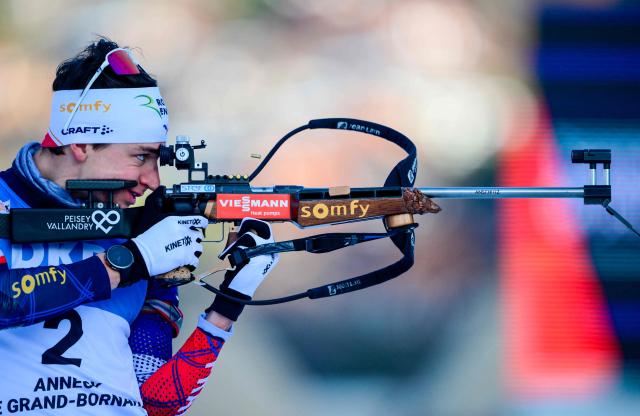 France's Eric Perrot fires his rifle as he trains during the men's 15km mass start event of the IBU Biathlon World Cup, in Le Grand Bornand, near Annecy, southeastern France, on December 21, 2025. (Photo by Olivier CHASSIGNOLE / AFP)