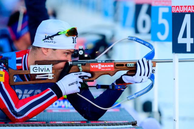 Norway's Vetle Sjaastad Christiansen fires his rifle as he trains during the men's 15km mass start event of the IBU Biathlon World Cup, in Le Grand Bornand, near Annecy, southeastern France, on December 21, 2025. (Photo by Olivier CHASSIGNOLE / AFP)