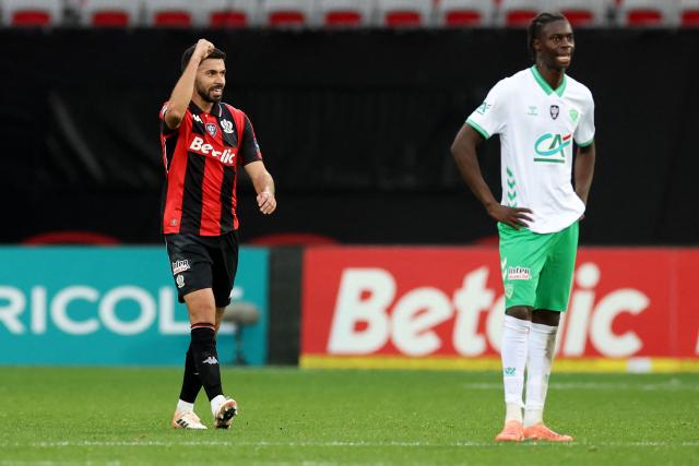 Nice's French midfielder #08 Morgan Sanson (L) celebrates after scoring a goal during the French Cup round of 64 football match between OGC Nice and Saint-Etienne at the Allianz Riviera Stadium in Nice, south-eastern France, on December 21, 2025. (Photo by Valery HACHE / AFP)