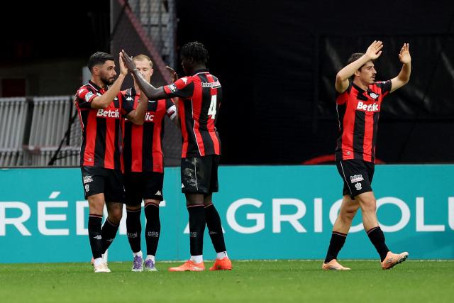 Nice's French midfielder #08 Morgan Sanson (L) celebrates with teammates after scoring a goal during the French Cup round of 64 football match between OGC Nice and Saint-Etienne at the Allianz Riviera Stadium in Nice, south-eastern France, on December 21, 2025. (Photo by Valery HACHE / AFP)