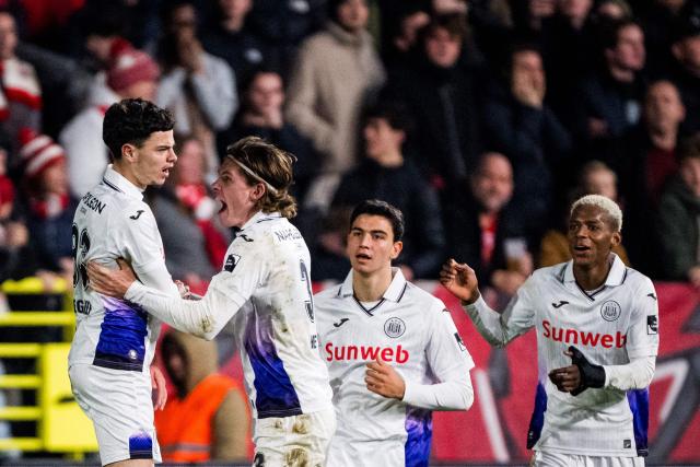 RSC Anderlecht's Belgian forward #83 Tristan Degreef celebrates with teammates after scoring his team second goal during the Belgian "Pro League" First Division football match between Antwerp and RSC Anderlecht at Bosuilstadion in Antwerp on December 21, 2025. (Photo by JASPER JACOBS / BELGA / AFP) / Belgium OUT