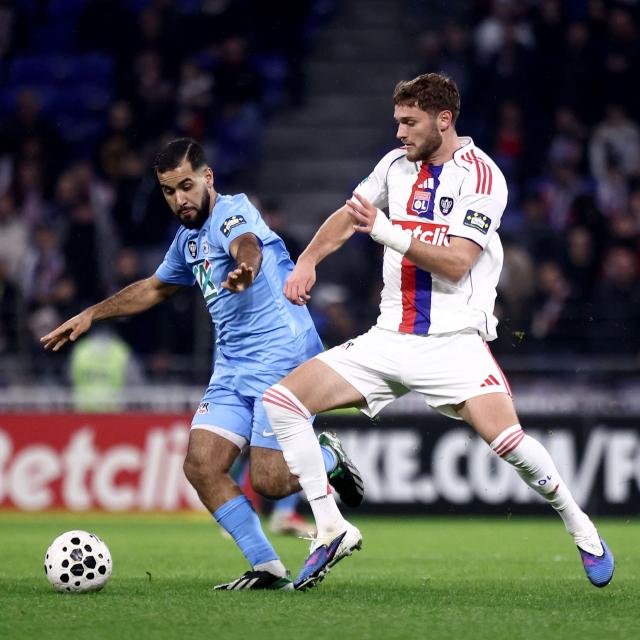 FC Saint-Cyr Collonges French defender Abdessami Neffati (L) vies with Lyon's American midfielder Tanner Tessmann (R) during the French Cup round of 64 football match between Olympique Lyonnais (OL) and Saint-Cyr-Collonges at the Groupama Stadium in Lyon, south eastern France on December 21, 2025. (Photo by Alex MARTIN / AFP)