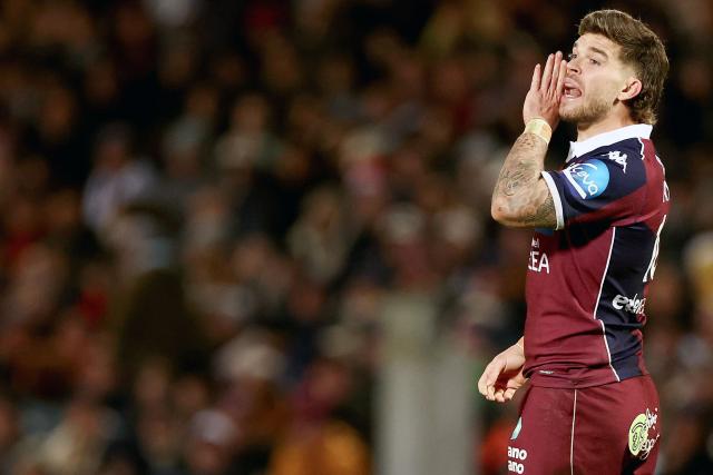 Bordeaux' French fly-half Matthieu Jalibert gestures during the French Top14 rugby union match between Union Bordeaux-Begles (UBB) and Rugby Club Toulonnais (Toulon) at the Chaban-Delmas Stadium in Bordeaux, south-western France on December 21, 2025. (Photo by ROMAIN PERROCHEAU / AFP)