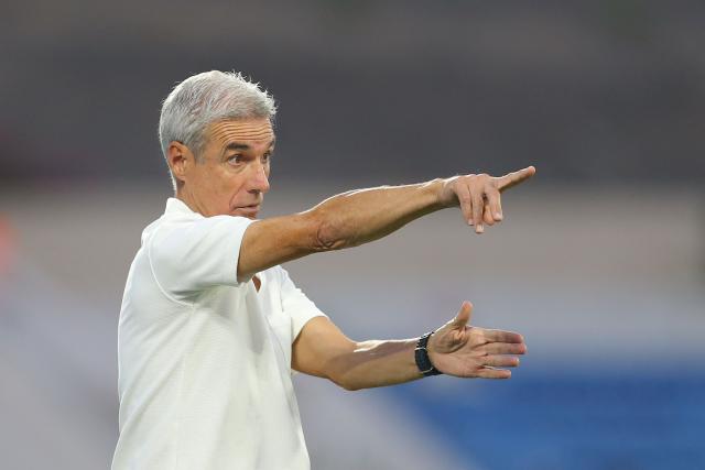 (FILES) Nassr's Portuguese coach Luis Castro reacts during the 2023 Arab Club Champions Cup semi-final football match between Saudi Arabia's Al-Nassr and Iraq's Al-Shorta at Prince Sultan bin Abdul Aziz Stadium in Abha on August 9, 2023. Portuguese Luis Castro, Cristiano Ronaldo's former coach in Saudi Arabia, arrived in Porto Alegre on December 21, 2025, to take over as head coach of Brazil's Gremio, which will compete in the 2026 Copa Sudamericana. (Photo by Abdullah Mahdi / AFP)