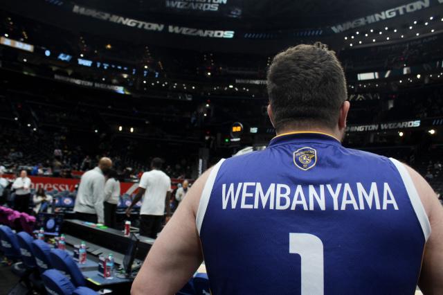 Jacob Ottinger, 27, a lifelong Spurs fan, attends the Spurs–Wizards game at Capital One Arena in Washington, DC, on December 21, 2025. (Photo by Paul NOLP / AFP)
