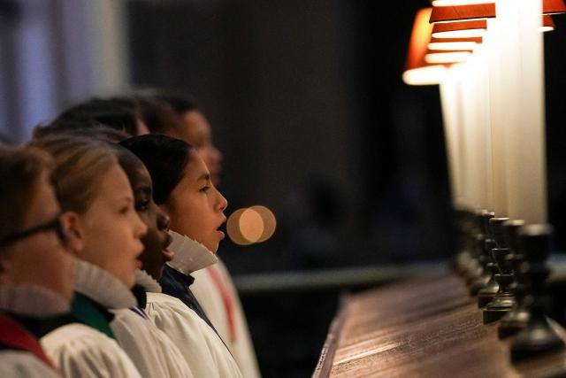 Choristers take part in a rehearsal for their upcoming Christmas performances, at St Paul's Cathedral in central London on December 22, 2025. (Photo by CARLOS JASSO / AFP)